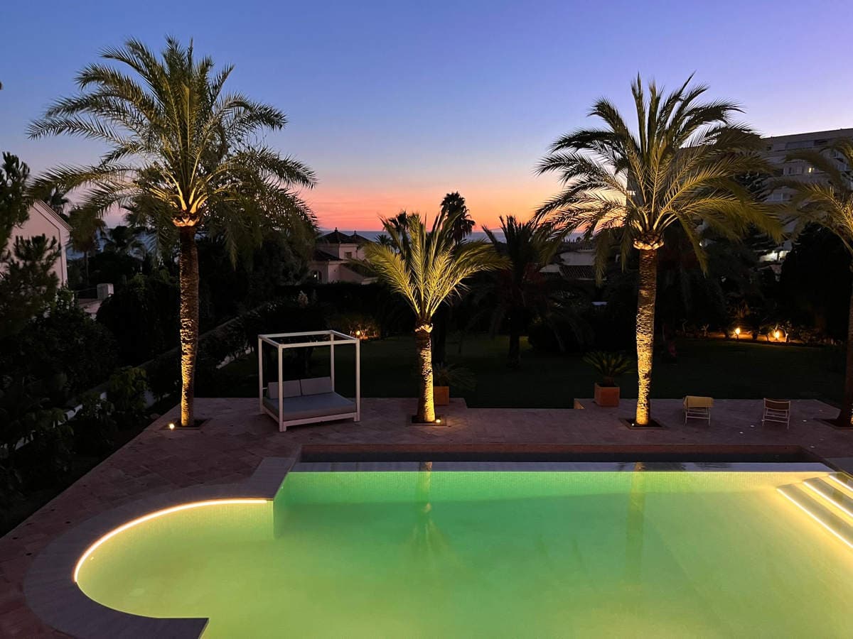 Pool & Sun Deck in Alicates Playas, Marbella 4