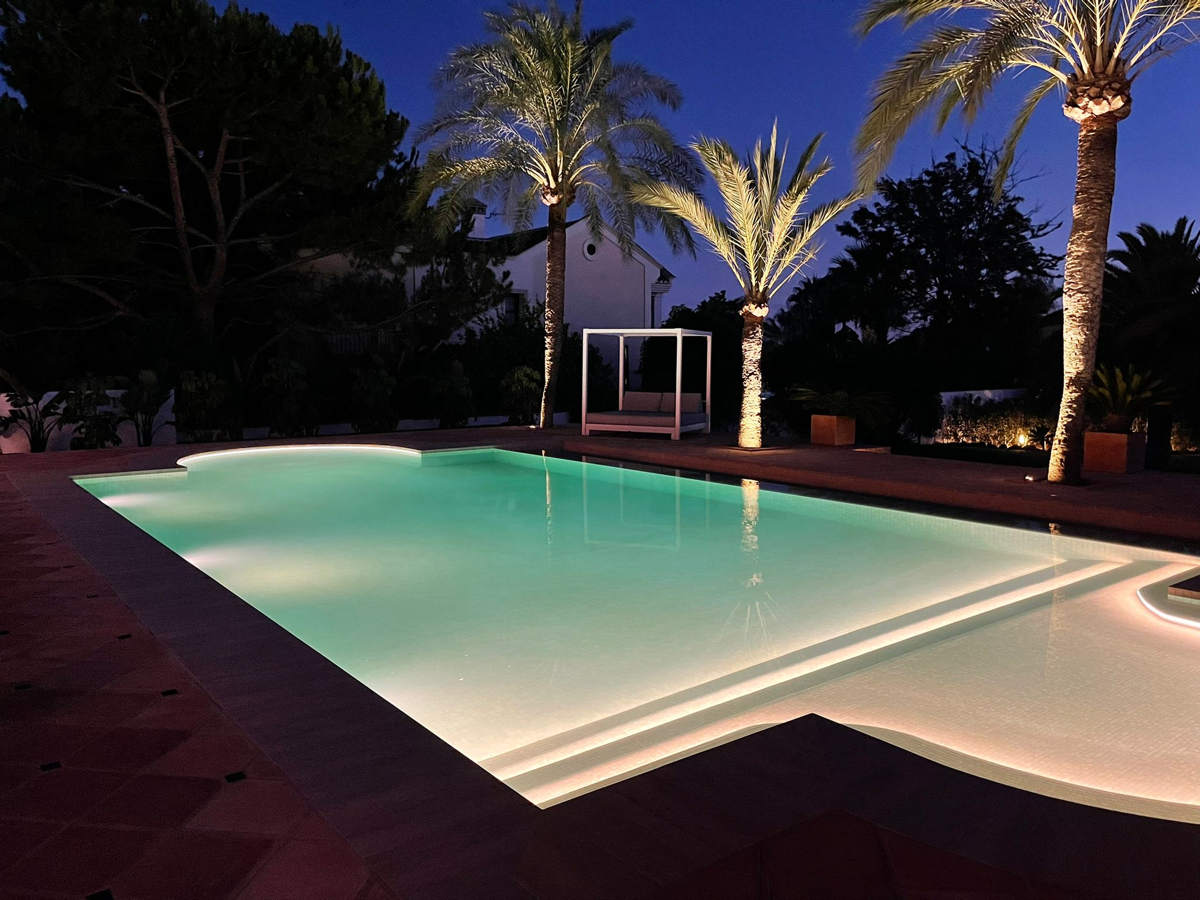 Piscina y Solarium en Alicates Playas, Marbella